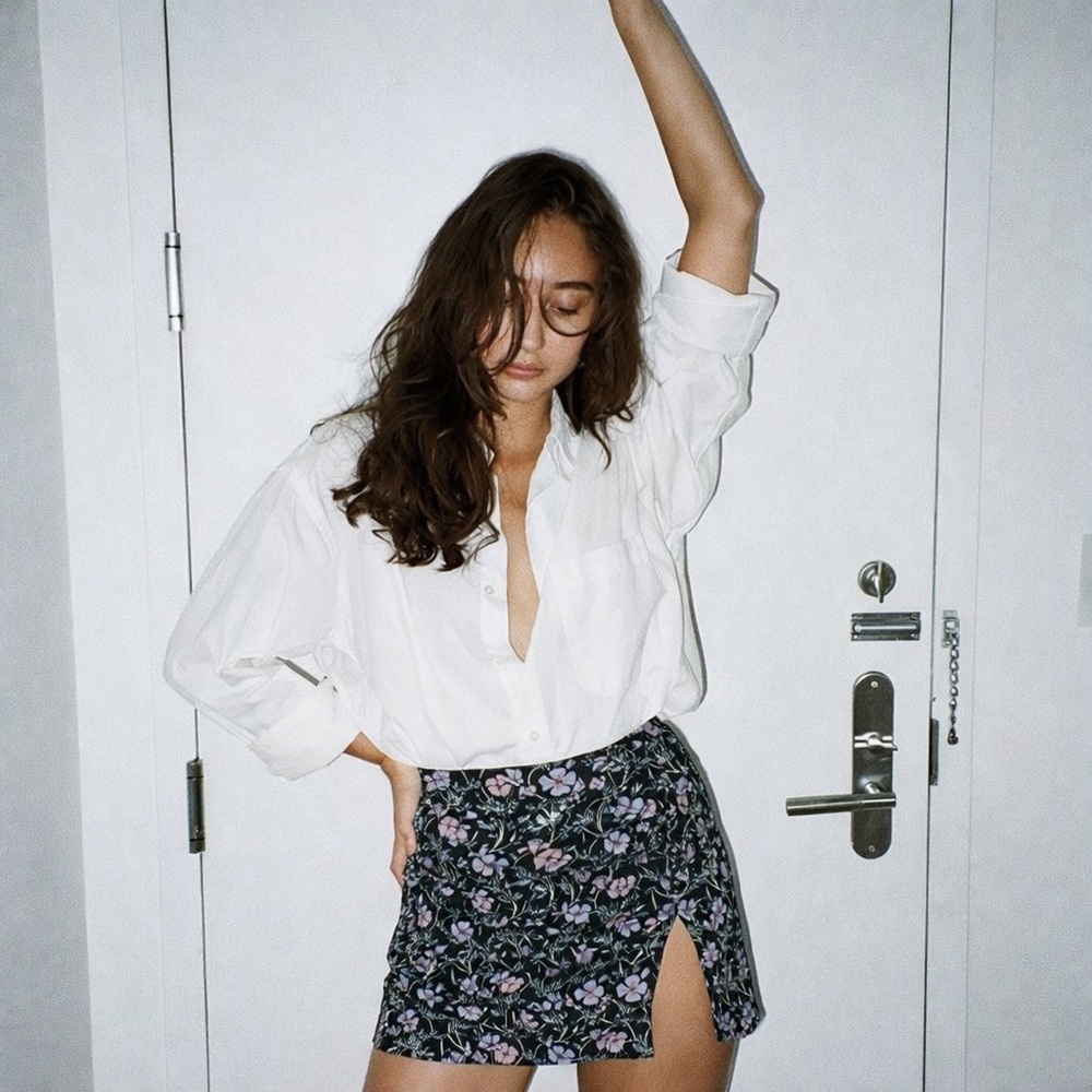 Aritzia Sunday Best Tatiana Floral Mini Skirt Black Pink Size 2 Crepe